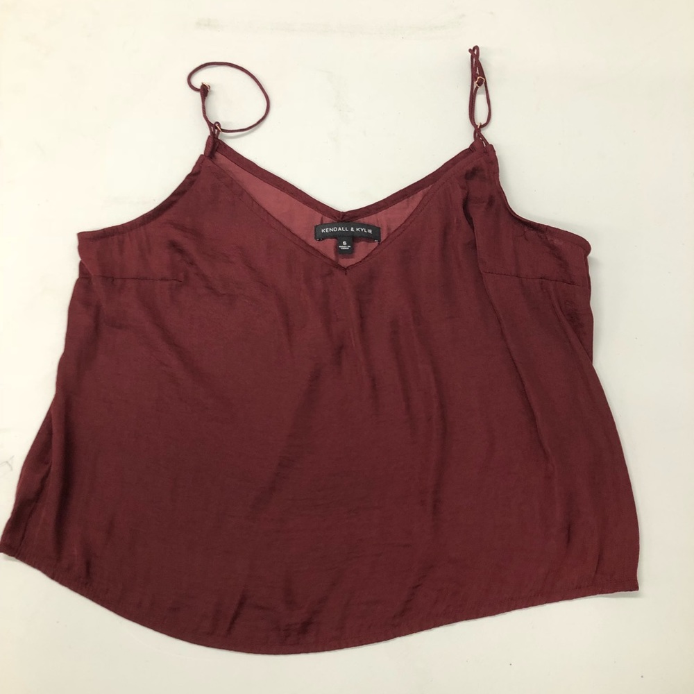Kendall & Kylie maroon tank top
